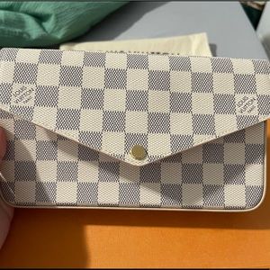 Louis Vuitton FÉLICIE POCHETTE